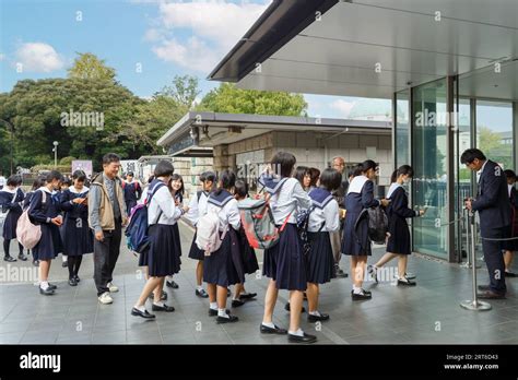 東京 観光 高校生 - 未来の旅人たちが描く都市の夢